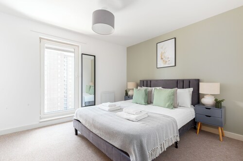 Deluxe 2 Bed Flat with Balcony in Hackney