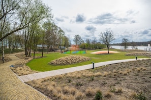 Zona de juegos infantil al aire libre