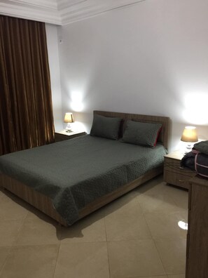 2 dormitorios, tabla de planchar con plancha, wifi gratis y ropa de cama