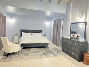 2 chambres, coffres-forts dans les chambres, bureau