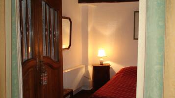 1 slaapkamer, een strijkplank/strijkijzer, gratis wifi