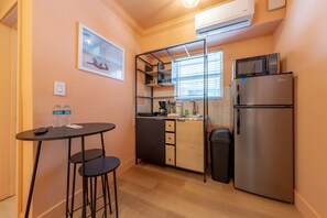 Fridge, microwave, coffee/tea maker, cookware/dishes/utensils - 129 · ☀Pool✔ Kitchen✔ Beach✔ Self Checkin✔ Free Parking✔ (Clearwater)