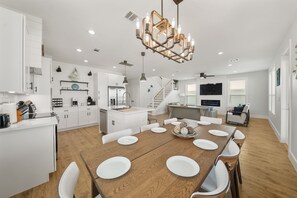 Dining - New Build! Beach Front Luxury House w/Ocean Views & Breeze (Freeport)