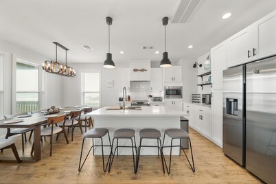 New Build! Beach Front Luxury House w/Ocean Views & Breeze