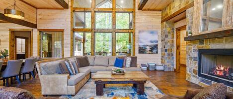 Cheminée, jeux vidéo, table de tennis de table