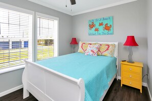 5 bedrooms, iron/ironing board, free WiFi, bed sheets - Spacious 5BR Single Family Beach House Perfect for a Large Group ~ Salty Breeze (St. Joe Beach)