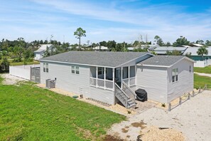 Exterior - Spacious 5BR Single Family Beach House Perfect for a Large Group ~ Salty Breeze (St. Joe Beach)