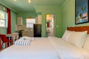 1 bedroom, desk, iron/ironing board, WiFi