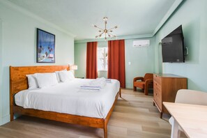 1 habitación, escritorio, tabla de planchar con plancha y wifi 