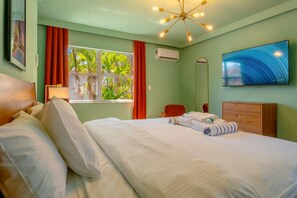 1 slaapkamer, een bureau, een strijkplank/strijkijzer, wifi