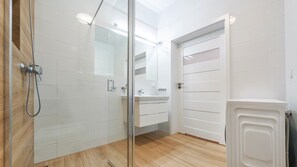 Studio (106/4) | Baño | Ducha y toallas