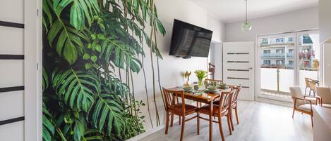 Apartament | Sala d'estar | Televisor de plasma de 30 polzades amb canals per cable i televisor