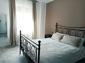 1 Schlafzimmer, Bügeleisen/Bügelbrett, Reisekinderbett, kostenloses WLAN