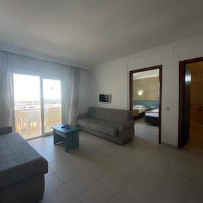 Laptopgeeigneter Arbeitsplatz, WLAN, Bettwäsche