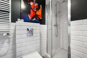 Dusche im Bad