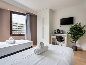 Twin Room | Een bureau, een laptopwerkplek, gratis wifi, beddengoed