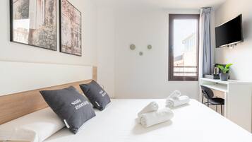 Economy Double Room | Een bureau, een laptopwerkplek, gratis wifi, beddengoed