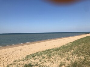Plage, chaises longues