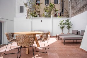 One-Bedroom Apartment with Terrace | Terrace/patio - Limehome Madrid Calle Ave María (Madrid)
