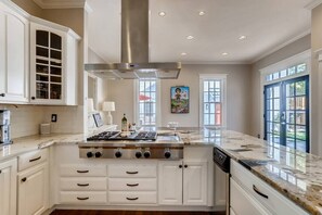 Fridge, microwave, oven, stovetop - House in "Coolest Neighborhood in America" (Longmont)