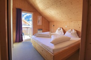 5 bedrooms, free WiFi, bed sheets