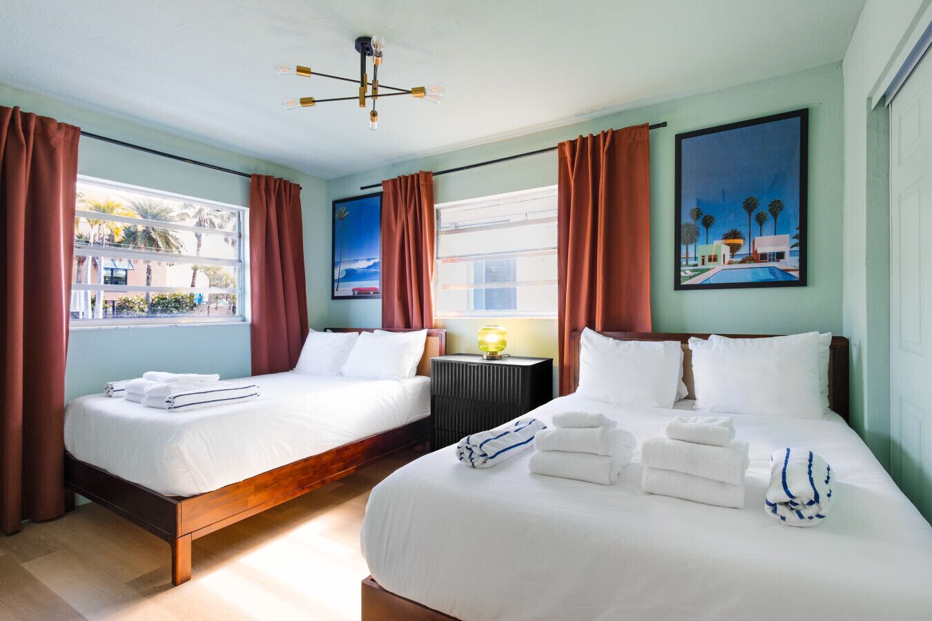 2 室のベッドルーム、デスク、アイロン / アイロン台、WiFi