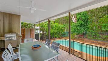 تناول الطعام بالخارج