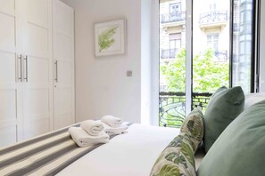 2 bedrooms, iron/ironing board, free WiFi, bed sheets - Wals | The Rentals Collection (San Sebastián)