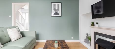 Apartamento | Área de estar | TV de tela plana 37 polegadas com canais a cabo, TV, Netflix