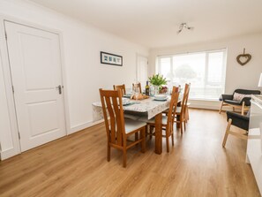 Cottage | Dining