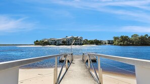 On the beach - Absolute Water Frontage on Noosa River! Unit 5 Driftwood, 9 Barbados Crescent (Noosaville)