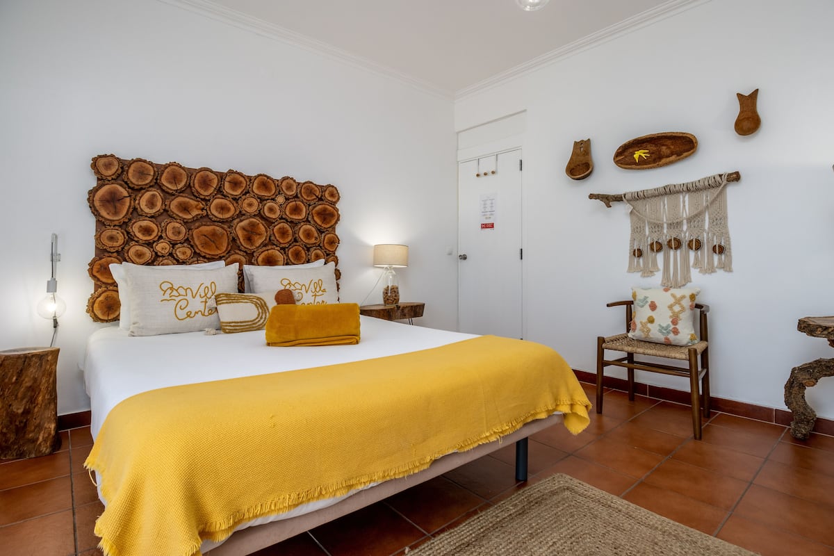 Deluxe Room - Cortiça | 1 kamar tidur, minibar, dan didekorasi berbeda-beda