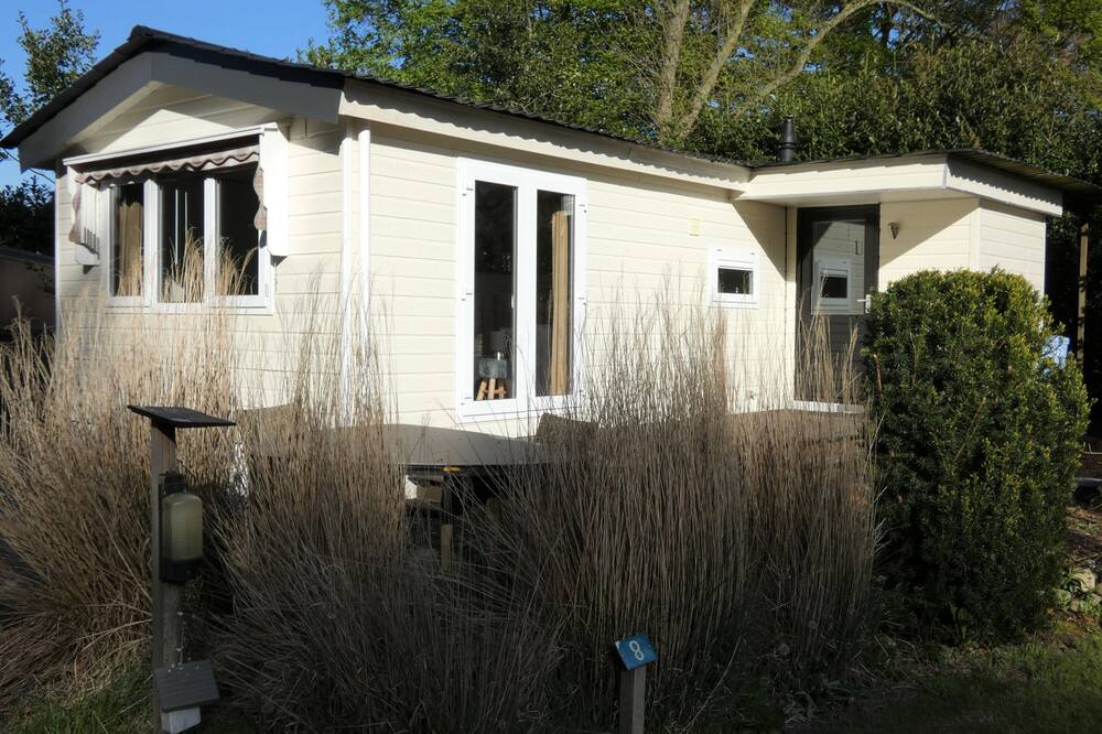 Spacious chalet for rent with nice view over the grounds against forest