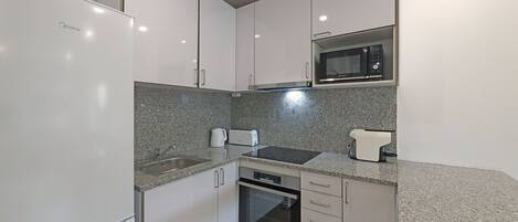 Fridge, microwave, oven, coffee/tea maker