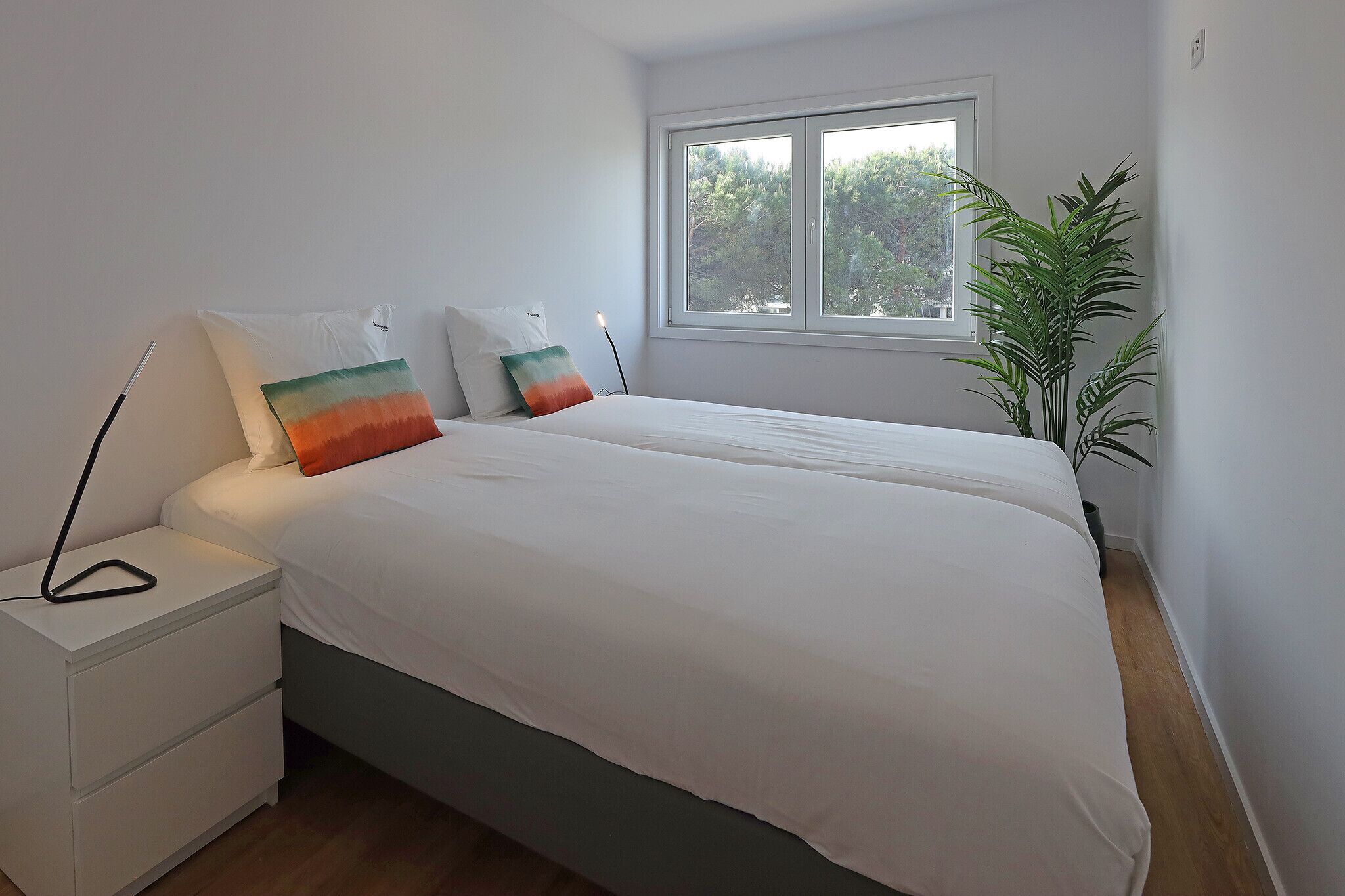 2 室のベッドルーム、アイロン / アイロン台、WiFi (無料)、ベッドシーツ