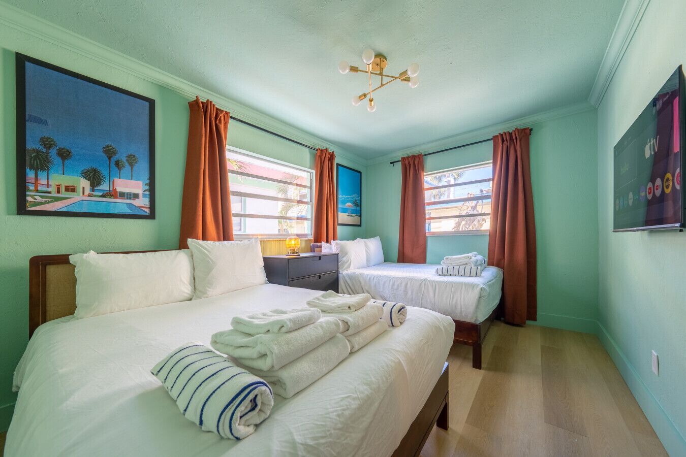 2 bedrooms, desk, iron/ironing board, WiFi