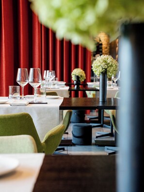 Der serveres frokost og aftensmad