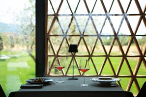 Lunch and dinner served, Italian cuisine