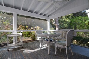 Outdoor dining - STEPS TO THE BEACH -ADORABLE 1 BR Cottage-9 Park Ave Rear, Rehoboth Beach, DE (Rehoboth Beach)