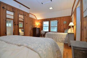 1 bedroom, free WiFi - STEPS TO THE BEACH -ADORABLE 1 BR Cottage-9 Park Ave Rear, Rehoboth Beach, DE (Rehoboth Beach)