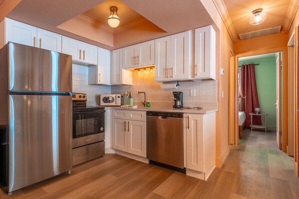 Fridge, microwave, oven, stovetop - 133 · ☀Pool✔ Kitchen✔ Beach✔ Self Checkin✔ Free Parking✔ (Clearwater)