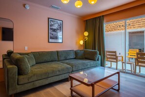 テレビ、書斎 / ワークスペース