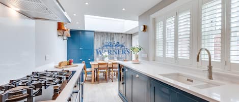 Fridge, oven, dishwasher, toaster