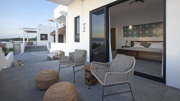 Habitación Grand | Ropa de cama de alta calidad y escritorio