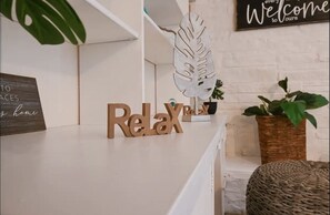 Interior - “Palms & Paradise” The perfect vacation home 🌴 (Covington)