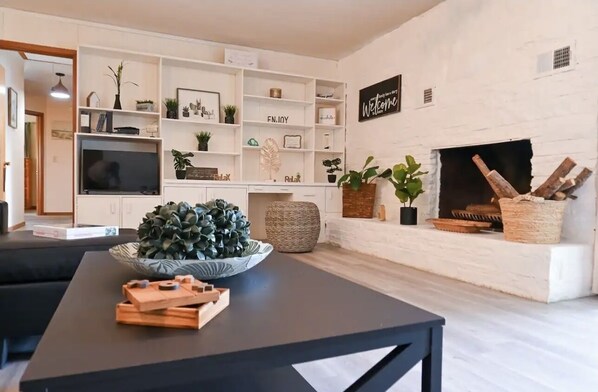 Interior - “Palms & Paradise” The perfect vacation home 🌴 (Covington)