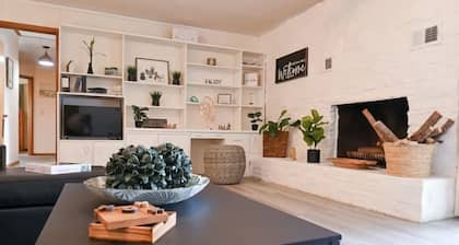 “Palms & Paradise” The perfect vacation home 🌴