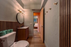 Douche, sèche-cheveux