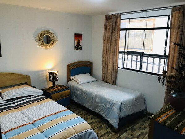 3 chambres, bureau, fer et planche à repasser, Wi-Fi gratuit