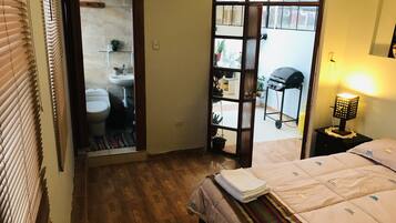 3 Schlafzimmer, Schreibtisch, Bügeleisen/Bügelbrett, kostenloses WLAN